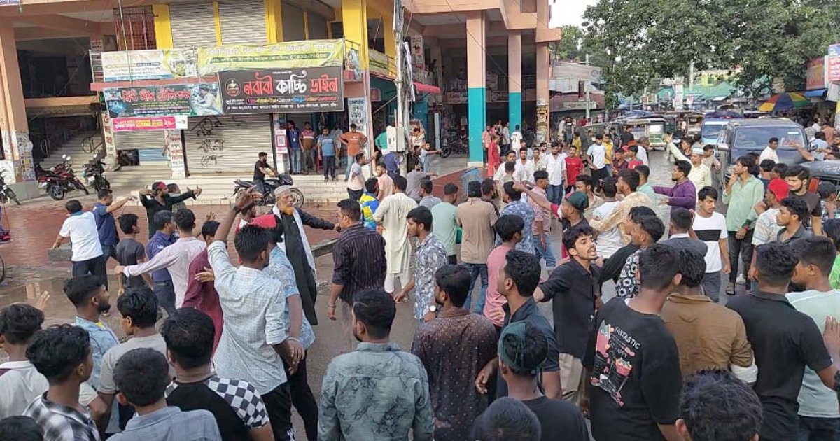 উপদেষ্টা আসিফের সমর্থকদের সঙ্গে বিএনপি কর্মীদের সংঘর্ষ